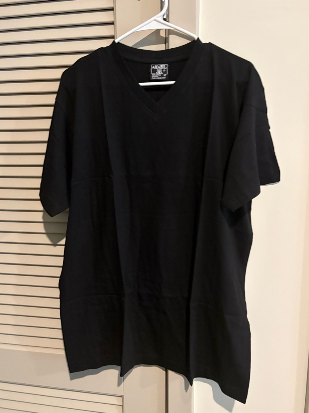 Anabil USA Men's Black V-Neck T-Shirt* Size XL* NWOT